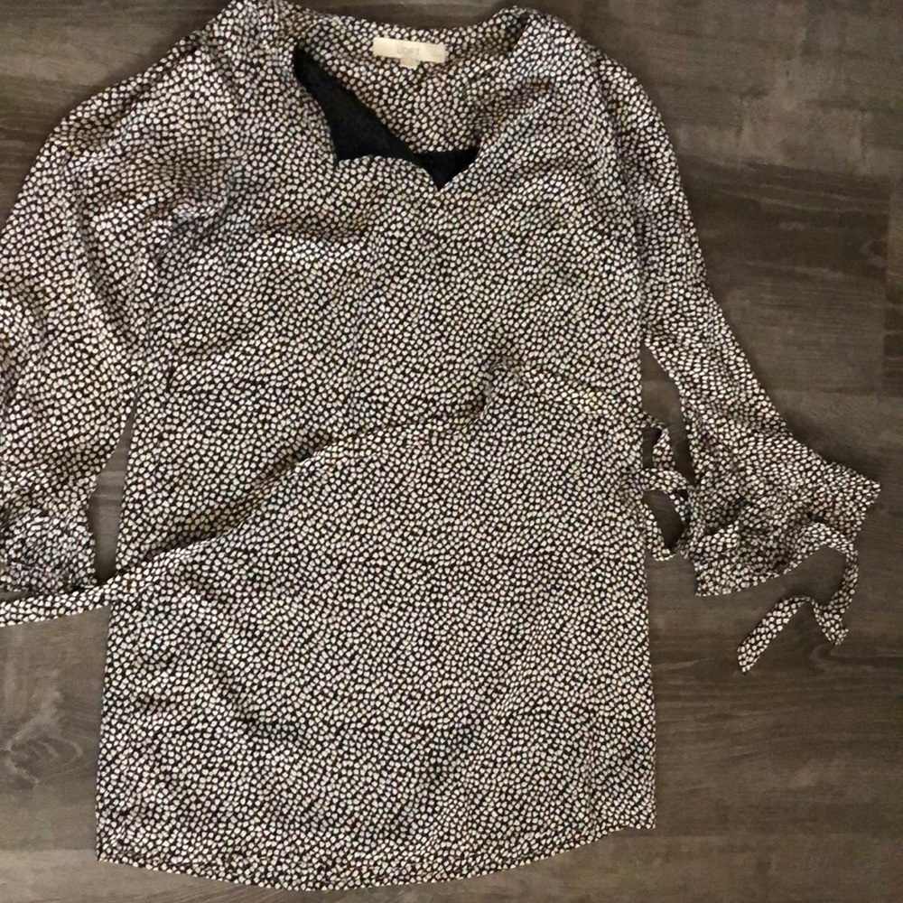 Fully lined Loft flowy dress with belt. XSP.